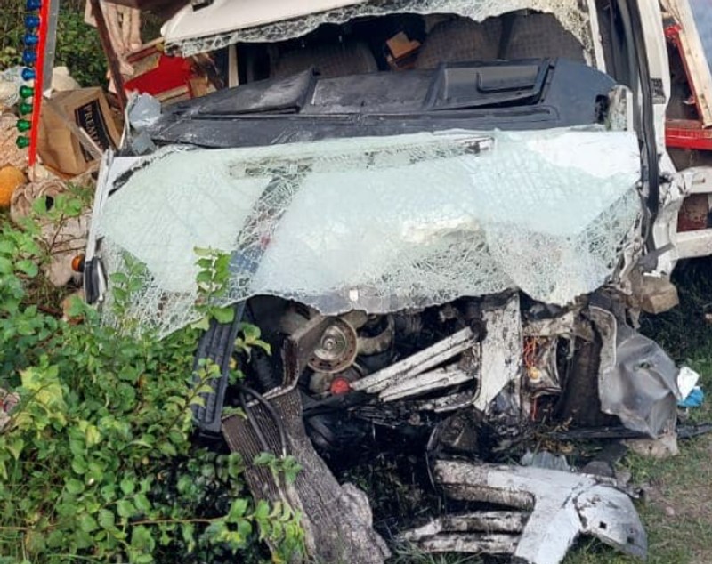 Accident grav în Dâmbovița. Un mort și patru răniți, după ce o mașină și o autoutilitară s-au ciocnit