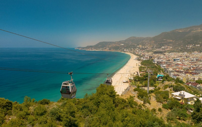 O soluție nonconformistă pentru situații stresante: rezervă un sejur în Antalya!