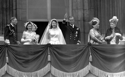 Elisabeta a II-a s-a căsătorit cu locotenentul de marină Philip Mountbatten, un prinț grec, la Westminster Abbey din Londra, la 20 noiembrie 1947. Foto: Profimedia