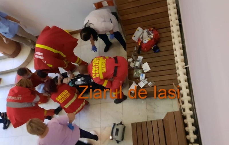 Un tânăr a căzut de la etajul 1 al unui centru de vaccinare la scurt timp după imunizare. DSP Iași: „Nu are legătură cu vaccinul”