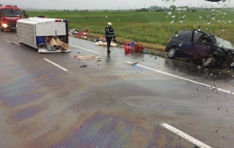 Teribil accident pe E85, în județul Bacău. Un mort și patru răniți, printre care un copil