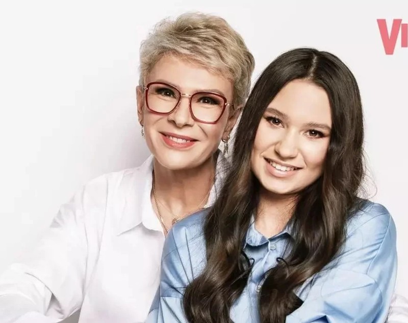 Fiica lui Teo Trandafir s-a mutat din casa mamei sale. Ce relație are prezentatoarea cu Maia: „Până la 18 ani am fost destul de strictă cu ea”
