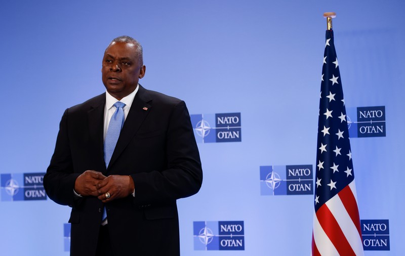 Ministrul american al apărării: NATO rămâne unită în a susţine Kievul în faţa Rusiei