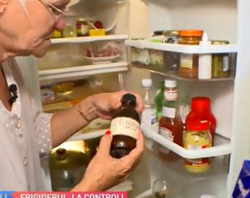 Ce are Monica Tatoiu în frigider. Ține agheasmă și anafură în el | FOTO