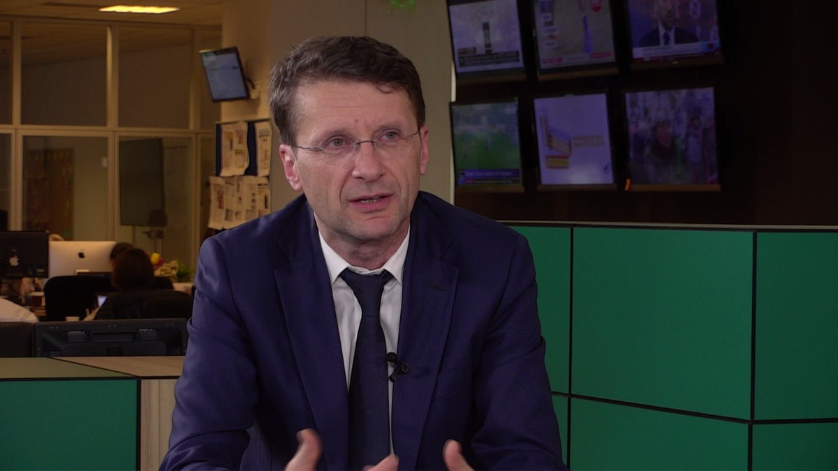 ”Salariile în România trebuie să crească. Creditul nu este un drept al omului, este o decizie care trebuie chibzuită”, a declarat purtătorul de cuvânt al BNR, Dan Suciu, la stiricurate.ro.