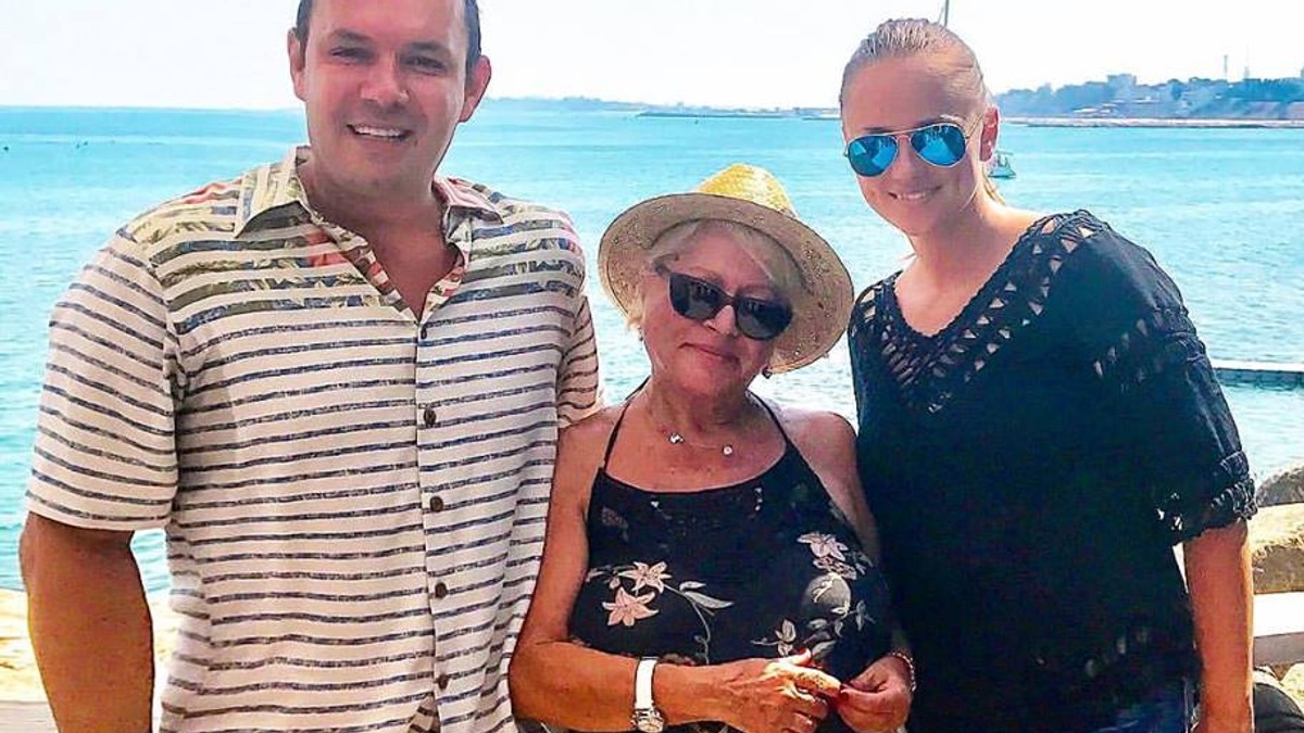 Mirabela Dauer, în pantaloni scurți la 70 de ani. Artista și Raoul, la malul mării. Vedeta sfidează trecerea timpului