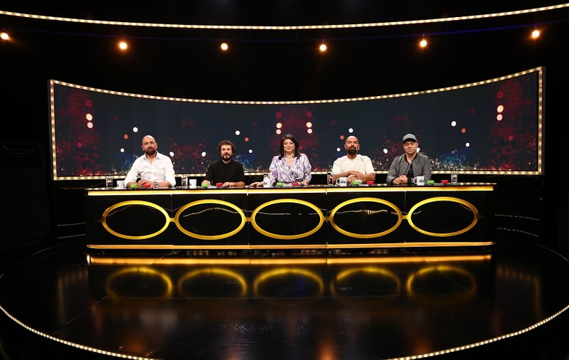 Jurații „Stand-Up Revolution”, uimiți de momentele a doi concurenți care nu au mai făcut niciodată glume în public. Teo: „Este incredibil că e prima oară când faci asta“