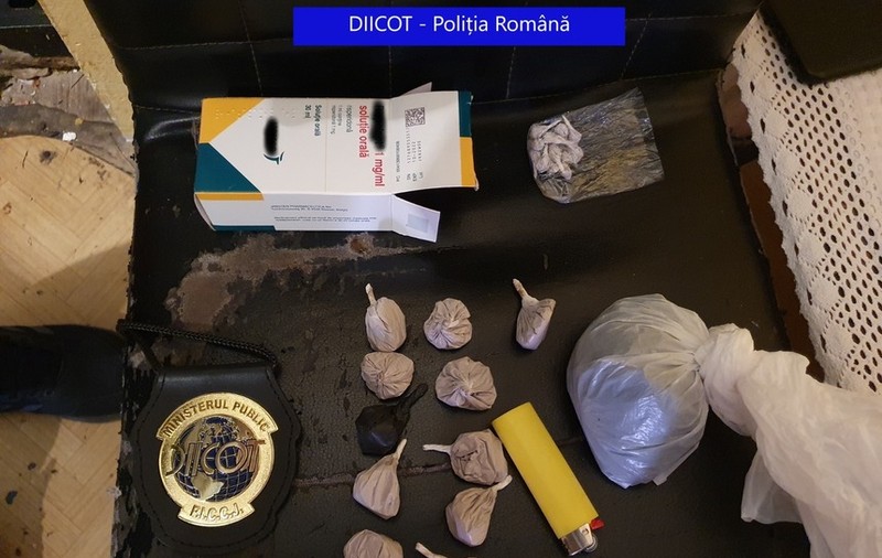 VIDEO | Percheziții de amploare la clanuri mafiote din Ilfov, într-un dosar de trafic de heroină şi substanţe psihoactive