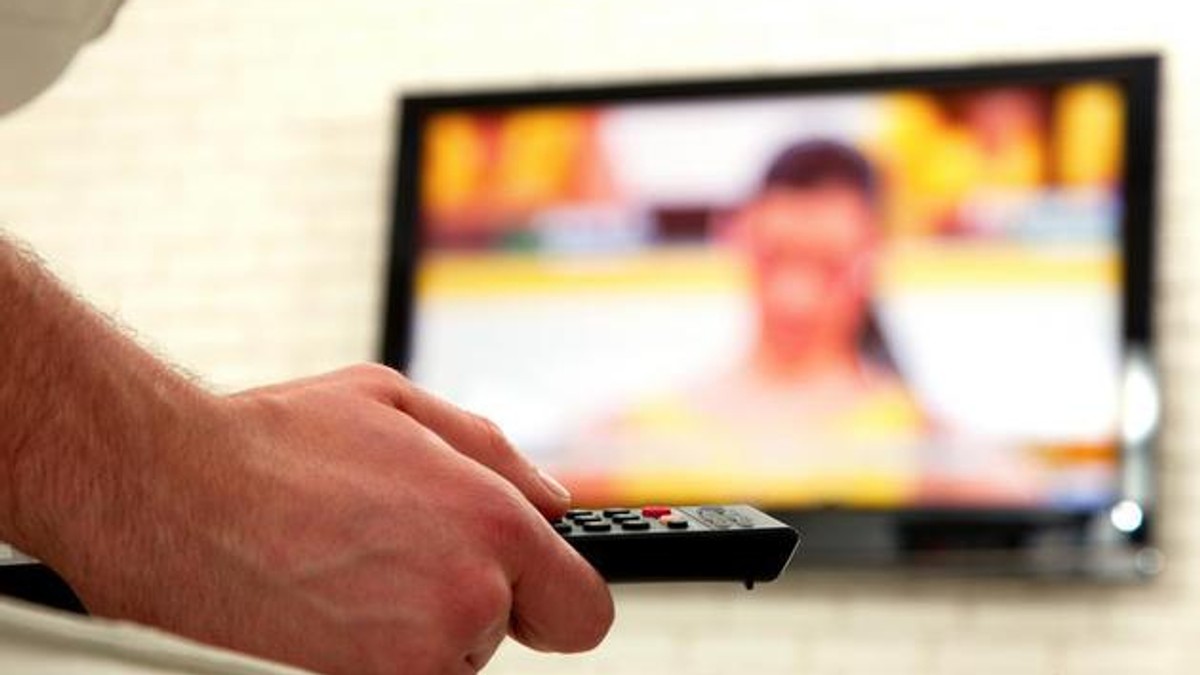 ANCOM a lansat un ghid pentru abonamentele de Black Friday. Atenție la ofertele cu smartphone inclus, tablete gratuite sau televizoare la reducere. Televizor și telecomandă