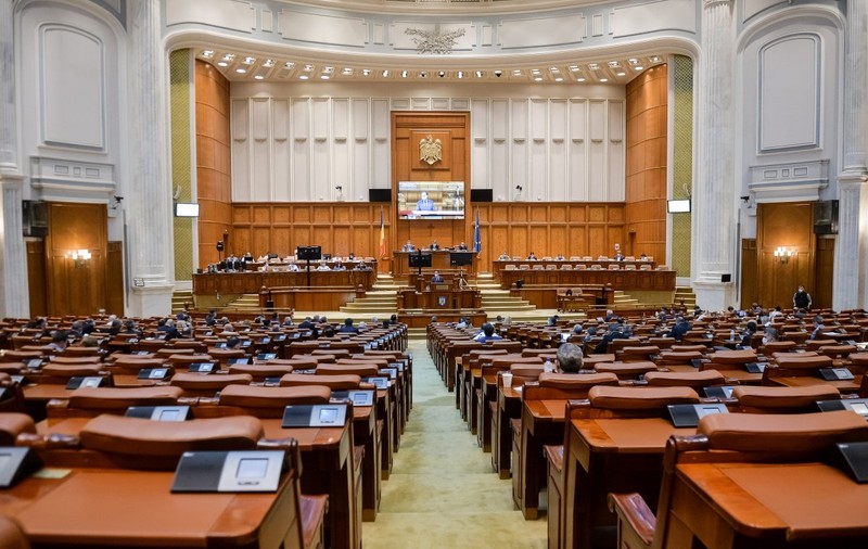 Parlamentul se reuneşte astăzi. Deputaţii şi senatorii depun jurământul