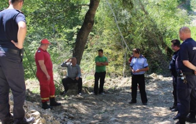 Un cioban a fost amendat pentru că a sunat la 112. A spus că a fost atacat de urs ca să nu muncească