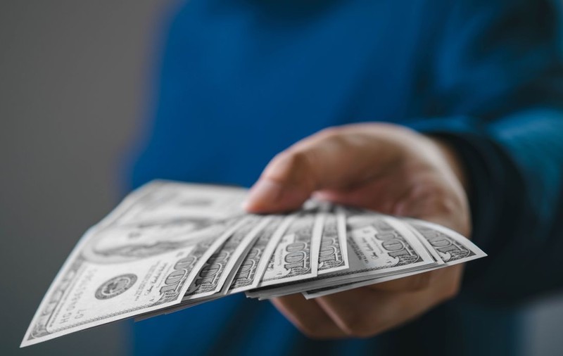 Directorul unui institut de cercetare din România, salariu cu 5.000 de dolari pe lună mai mare decât al președintelui Americii