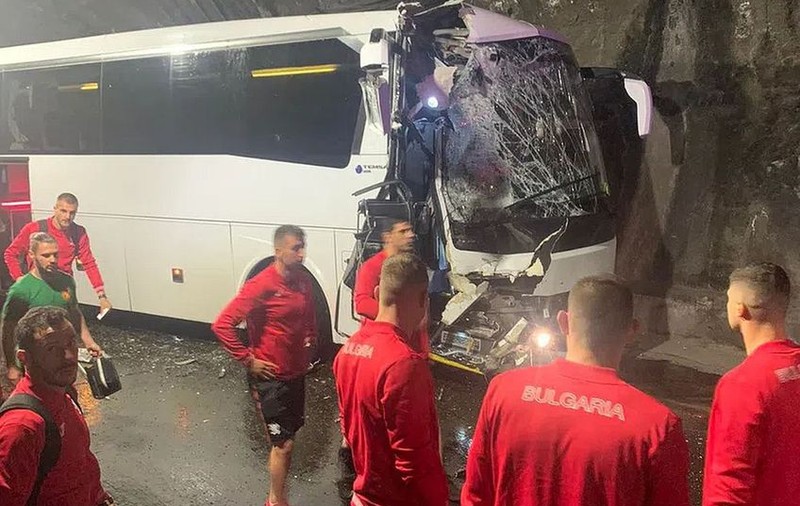 Accident grav al naționalei de fotbal a Bulgariei. Autocarele echipei s-au ciocnit. „Nedelev era plin de sânge”