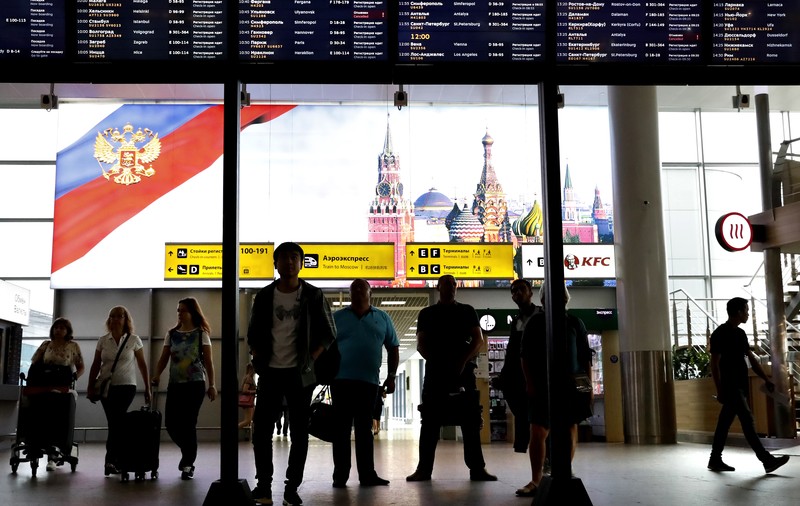 Panică la bordul unui avion pe un aeroport din Moscova: Opt răniți în timpul evacuării