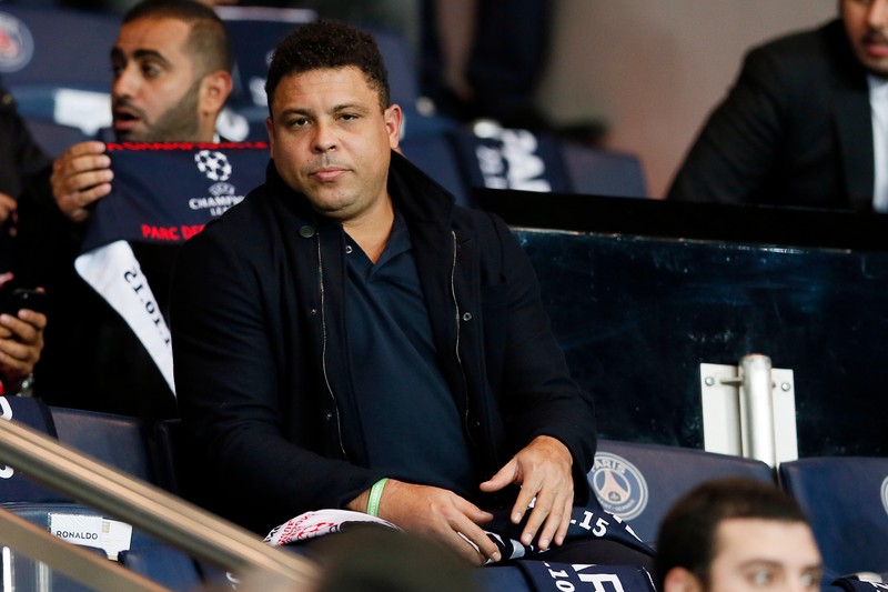 epa04987740 Former soccer world champion Ronaldo attends the UEFA Champions League group A soccer match between Paris Saint Germain (PSG) and Real Madrid at the Parc des Princes stadium in Paris, France, 21 October, 2015. EPA/IAN LANGSDON
