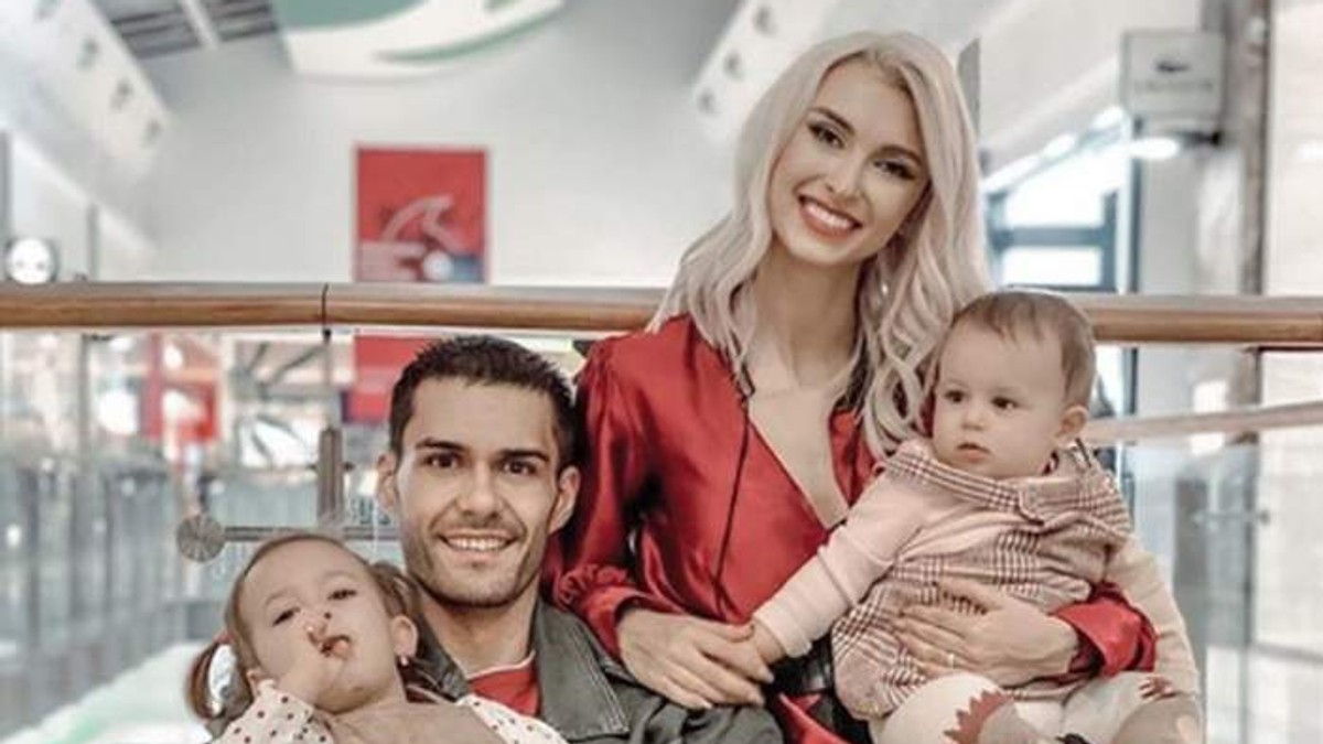 Andreea Bălan și George Burcea alături de fetițe