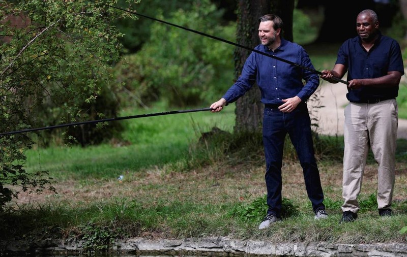 JD Vance și David Lammy, la pescuit de crap, în timpul boom-ului diplomatic. Prietenia improbabilă dintre vicele lui Trump și ministrul britanic de Externe