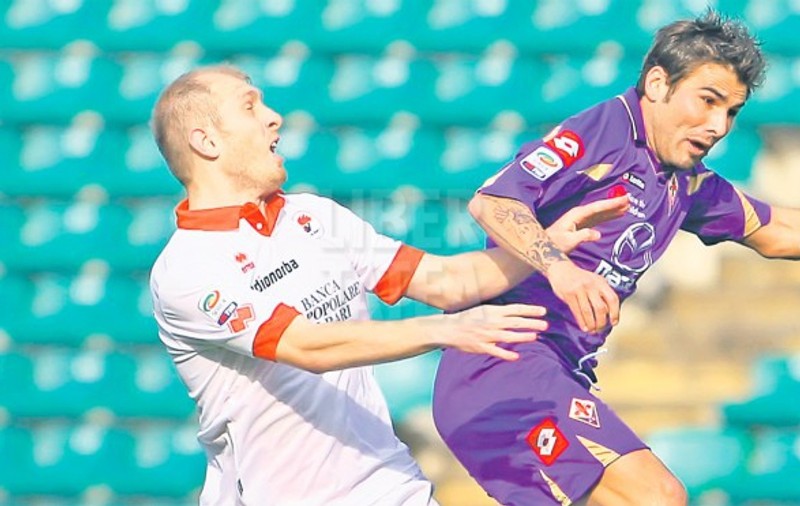 Adrian Mutu s-a zbătut ca peştele pe uscat în meciul Bari - Fiorentina, scor 1-1