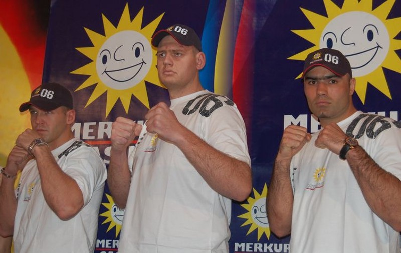 Spectacol cu JoJo Dan, "Valuev de România" şi "Nepotul lui Pele"