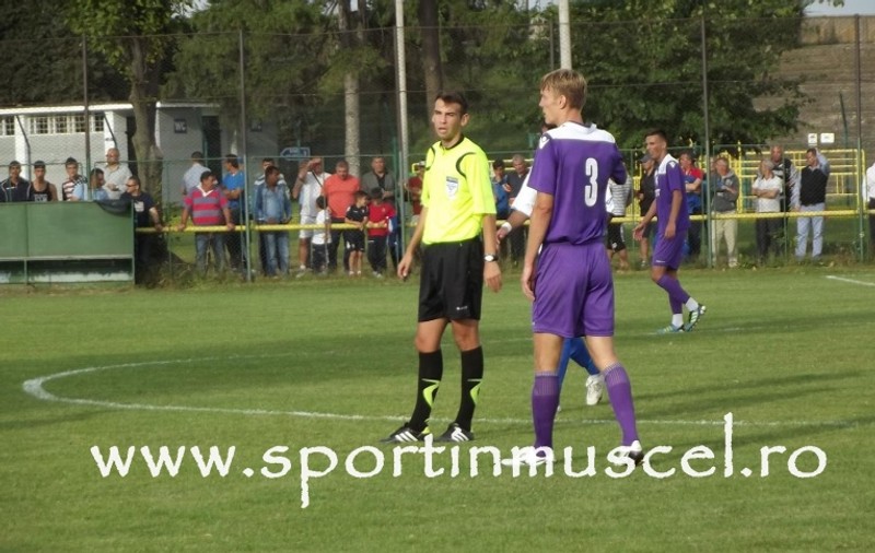 Decizie aiuritoare a unui arbitru de liga a treia. A eliminat un jucător din cauză că... a lovit prea tare mingea!