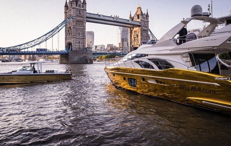 Un iaht de lux a fost poleit cu aur. Vasul de 20 de milioane de dolari, transformat pentru Săptămâna Modei de la Londra