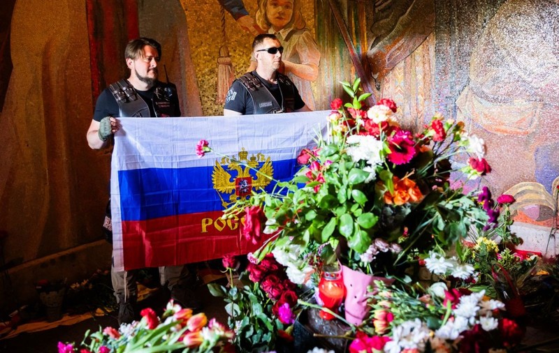 Teroare sub masca „valorilor tradiționale”: gruparea naționalistă care atacă petreceri private din Rusia cu acordul tacit al statului