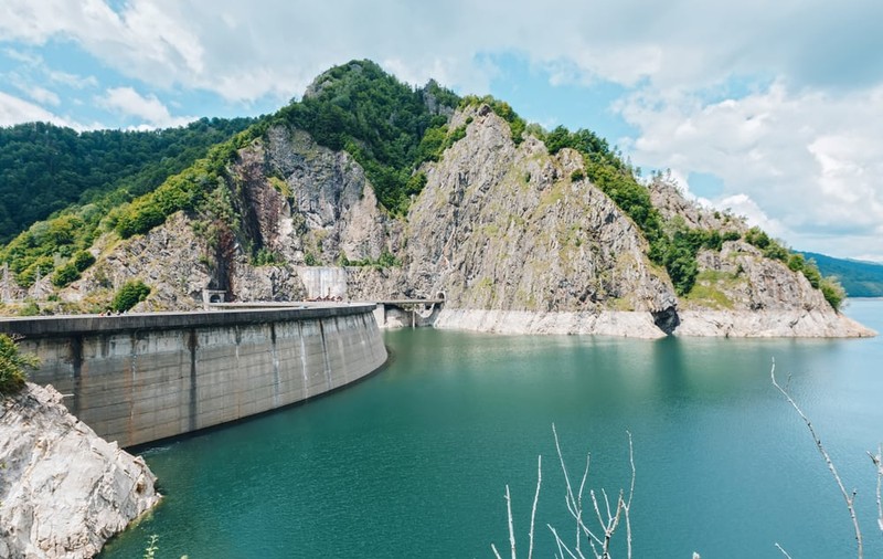 Lacul Vidraru - care este povestea lui și ce activități poți face în zonă