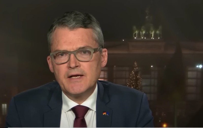 Un deputat german care susține Ucraina a fost atacat la un eveniment de campanie. Agresorul l-a acuzat că e „pus pe război”