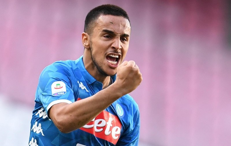 Fotbalistul Adam Ounas a fost imobilizat în fața casei de doi hoți, care l-au forțat să le dea banii şi bijuteriile