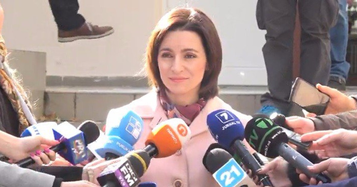 Maia Sandu, la ieșirea din sectia de votare