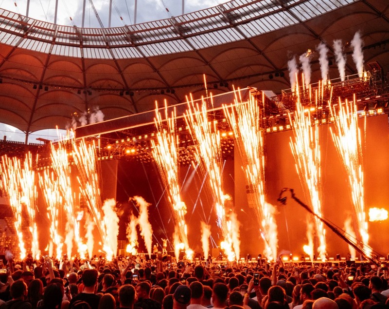 Imagini false cu „dezastrul” de după concertul lui Max Korzh pe Arena Națională din București, distribuite pe rețelele de socializare