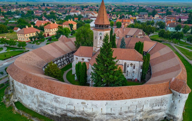 Cetatea din județul Brașov, singurul obiectiv turistic din România cu trei stele Michelin