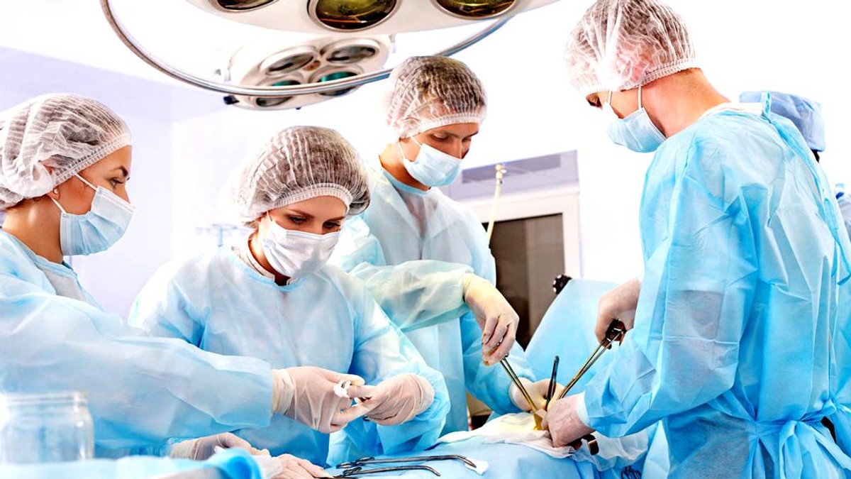 Un medic cardiolog grec a operat în România, fără să aibă dreptul