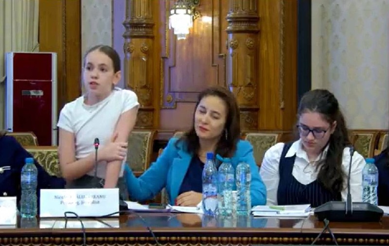 Ce se întâmplă când un copil devine ținta unei dezbateri naționale. Psihologul Radu Leca, despre trauma Ilincăi, eleva care a plâns în fața ministrului Educației: „Rușinea publică poate lăsa urme profunde”