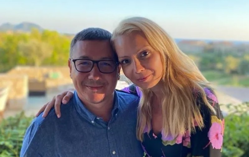 Victor Ponta și Daciana Sârbu au participat la prima serbare a fiicei lor adoptate. Cum s-au pozat împreună