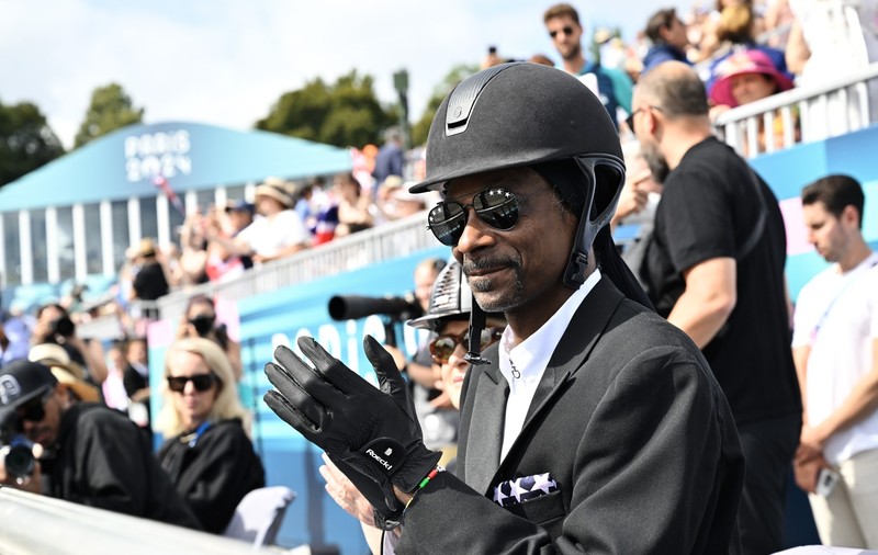 Cum s-a îmbrăcat Snoop Dogg la finala de dresaj pe echipe de la Jocurile Olimpice de la Paris