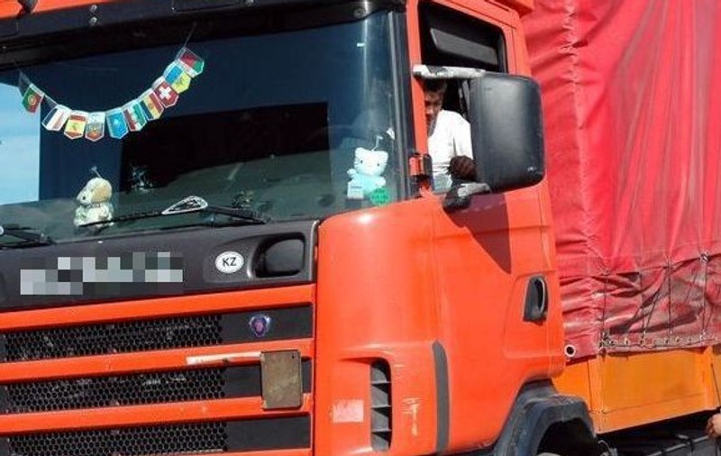 O fetiță a fost ascunsă în cabina unui TIR. Mama ei, prinsă la Vama Nădlac, în timp ce voia s-o scoată ilegal din țară