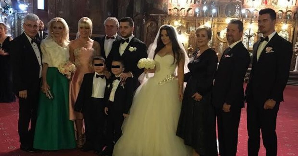 Honorius Prigoană s-a căsătorit cu Corina Bode. Mirii s-au fotografiat în biserică alături de apropiați