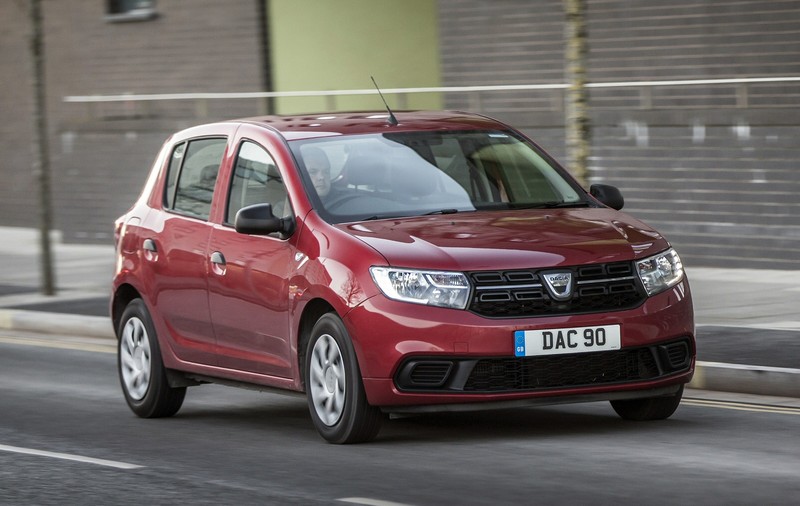 Dacia recheamă aproximativ 13.300 de mașini din cauza unor probleme la airbag-uri