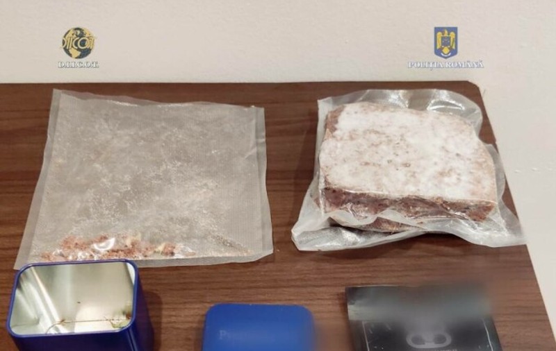 Bărbatul care s-a dus cu prăjituri cu marijuana la petrecerea unui afacerist din Râmnicu Vâlcea, condamnat cu suspendare