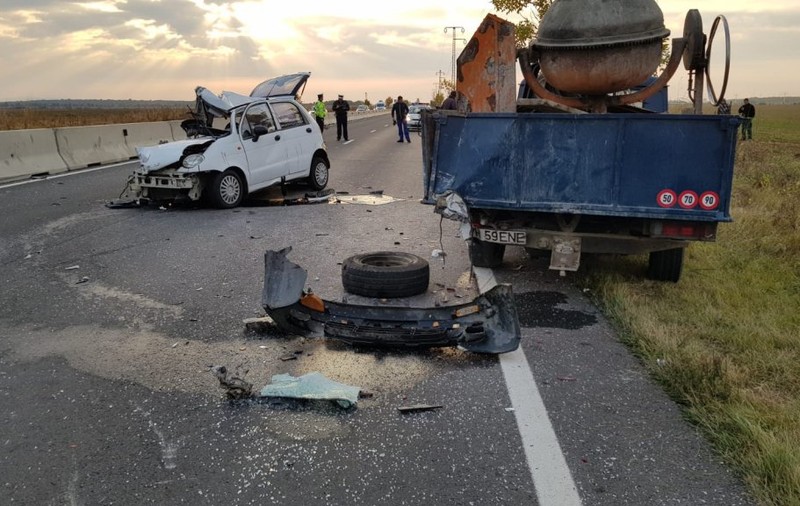 Accident cu trei mașini pe DN1, în zona localității Băicoi. Doi oameni au murit și un altul a fost grav rănit