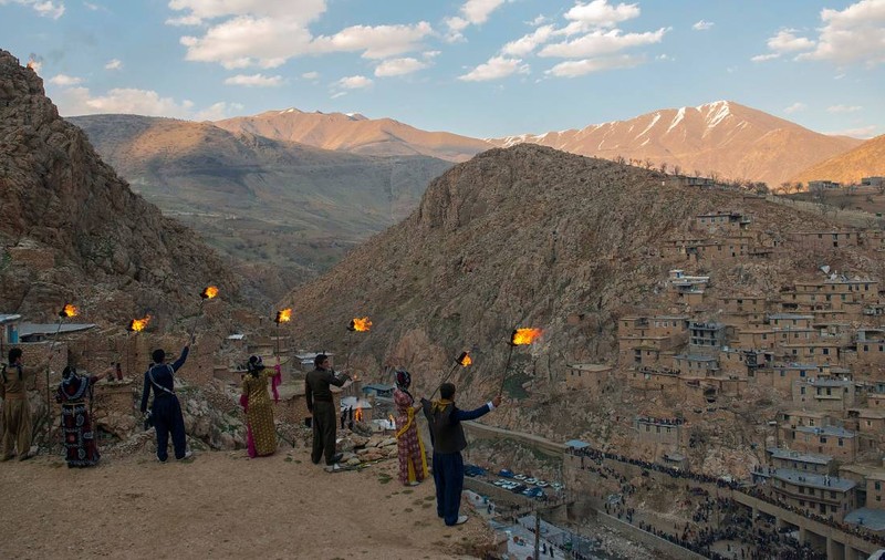 Ce este Nowruz, Anul Nou persan care începe la echinocțiul de primăvară. Pentru iranieni, sărbătoarea vine anul acesta cu frică și incertitudine