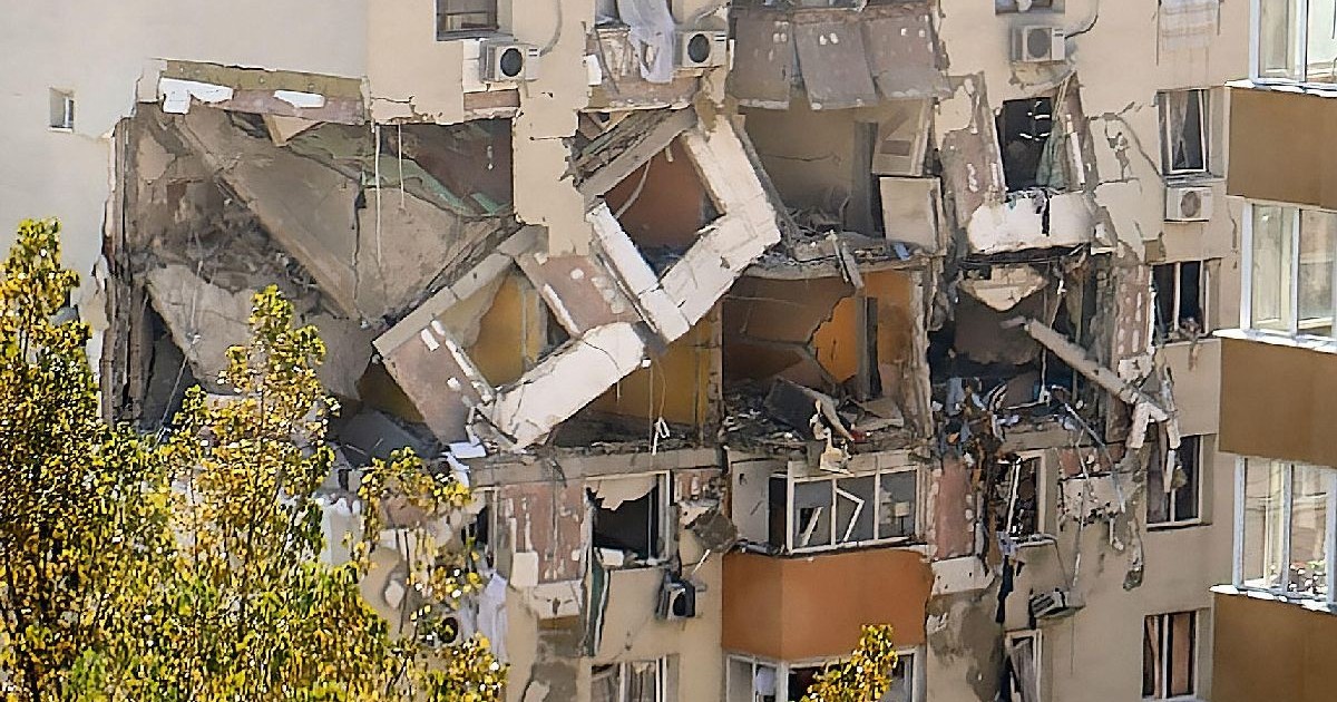 Imaginea arată apartamentele distruse după explozia din Prahova, din 17 octombrie 2025