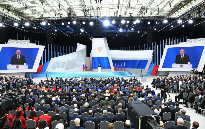 În discursul către națiune, Putin numește Rusia un „stâlp al democrației”. Noi acuzații la adresa Occidentului