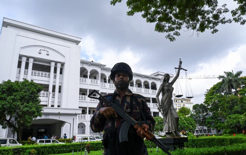 Curtea Supremă din Bangladesh anulează majoritatea cotelor de locuri de muncă ce au declanșat protestele violente conduse de studenți. Peste 100 de oameni au murit