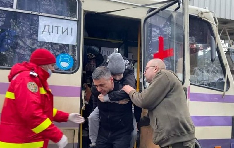 Zece copii din Ucraina, cu boli grave, au fost transportați la un spital din Israel, cu ajutorul unui avion din Suceava