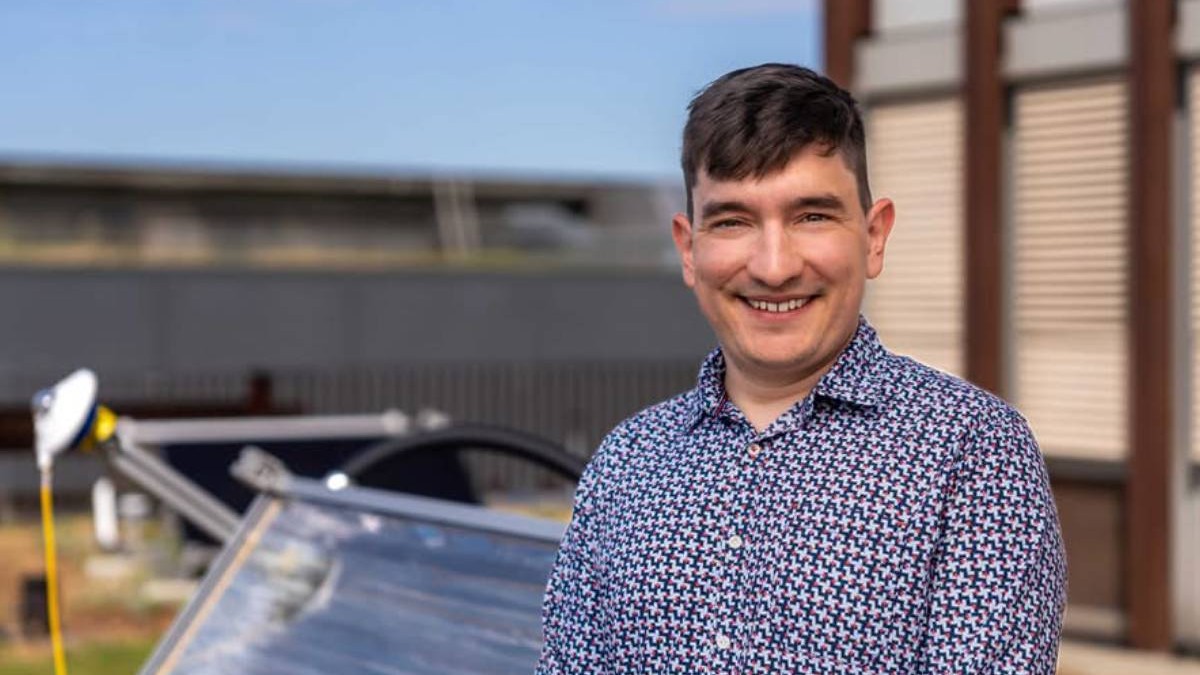 Luca Thommen, un elvetian care a inventat un panou solar care încălzește apa sau aerul până la 150°C și ar putea înlocui gazul