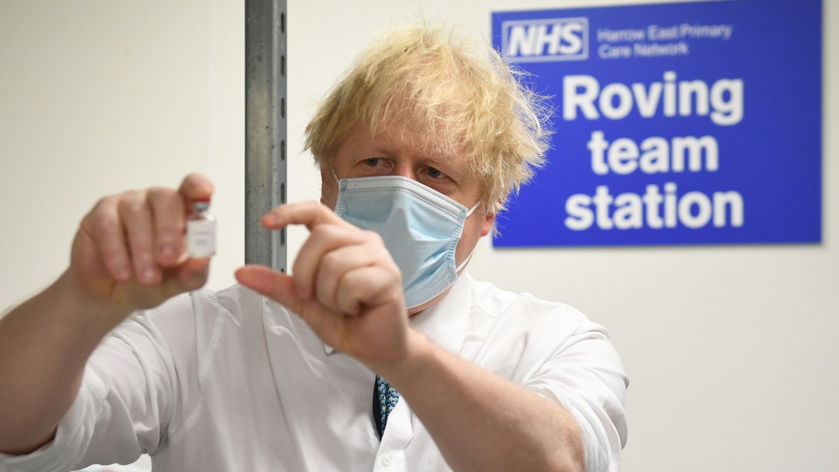 Boris Johnson: ”Trebuie să ne obișnuim cu ideea re-vaccinării toamna”