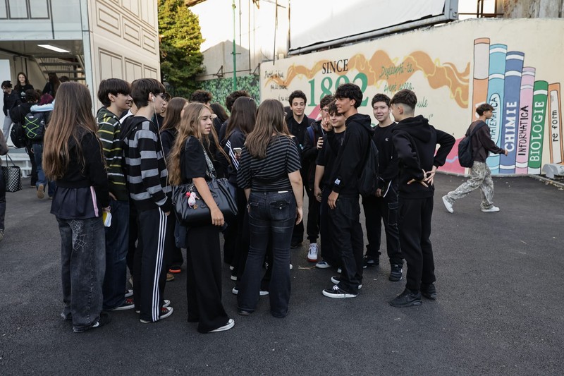 Elevii Colegiului Național „Gheorghe Șincai” din București consideră ca uniforma le îngrădește libertatea de exprimare, fără a preveni inechitatea sau bullying-ul. Foto: Vlad Chirea