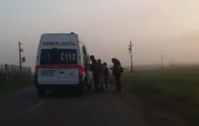 Ce transporta o ambulanţă din Lugoj! Incidentul a fost filmat de un şofer | VIDEO